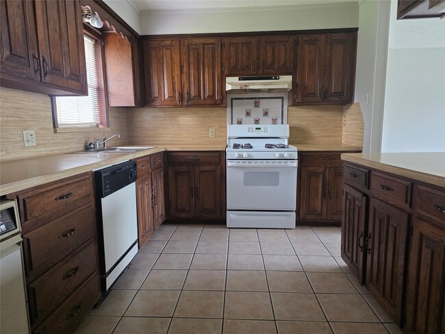 Photo - 705 N Circle Dr