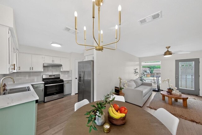 Photo - 6908 Pondsdale Ln