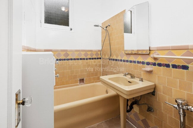 Photo - 2664 Sixth Ave