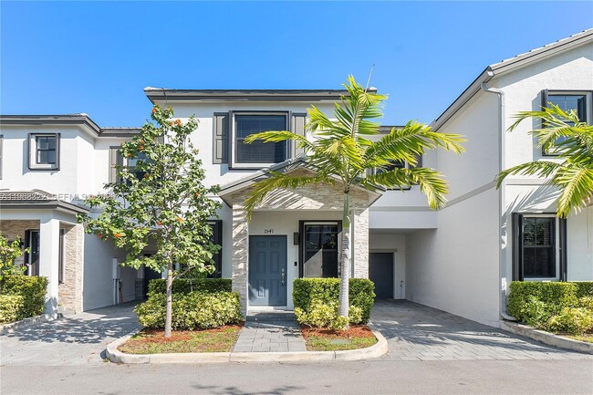 Photo - 1541 SW 28th St