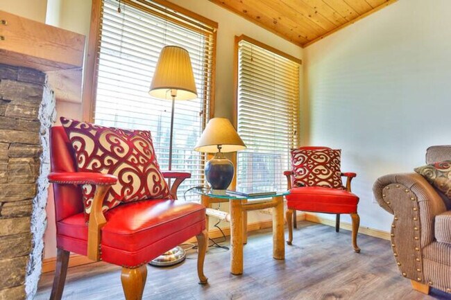 Photo - 4458 Timberline Crescent Unit SI ID1473820P
