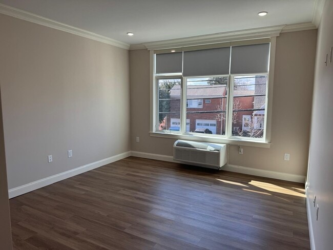 Photo - 580 North Ave