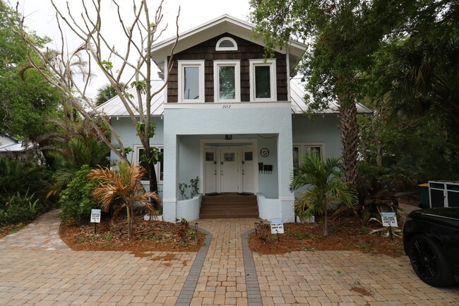 Building Photo - 2016 Hallwood Pl