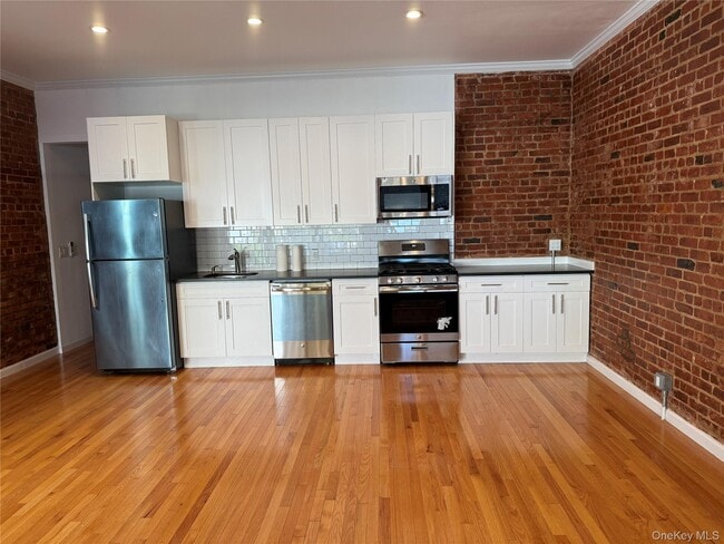 Building Photo - 562 39th St Unit 1