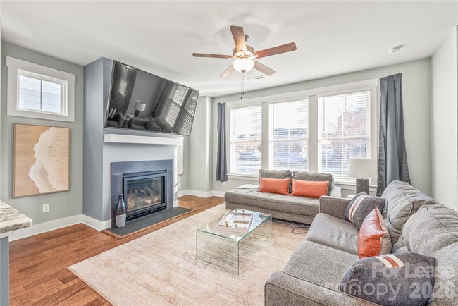 Photo - 554 Amalfi Dr