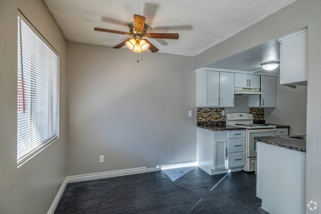 1BR, 1BA - 708SF - Dinning - Camino 2556