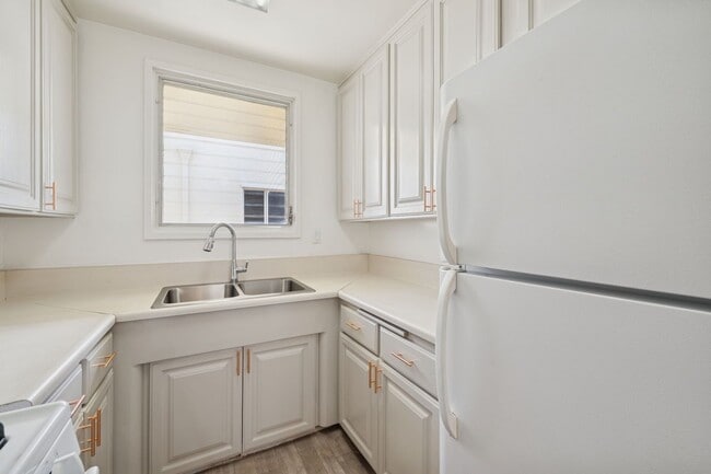 Photo - 333 Rexford Dr Unit 5