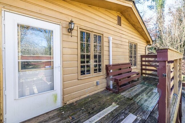 Photo - 1570 Spring Ln NW