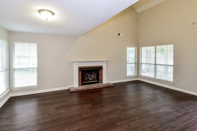 Photo - 5885 Southridge Dr