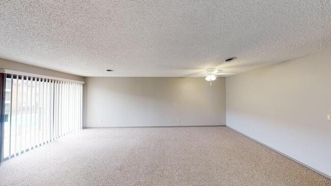 Photo - 1727 N Grandview Ln Unit 202