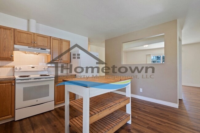 Photo - 1468 E Burnham Ave