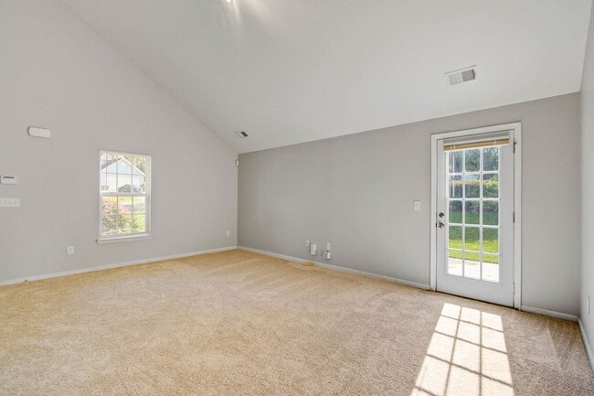 Photo - 306 Huntington Ct