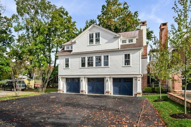 Photo - 113 Washington St Unit B