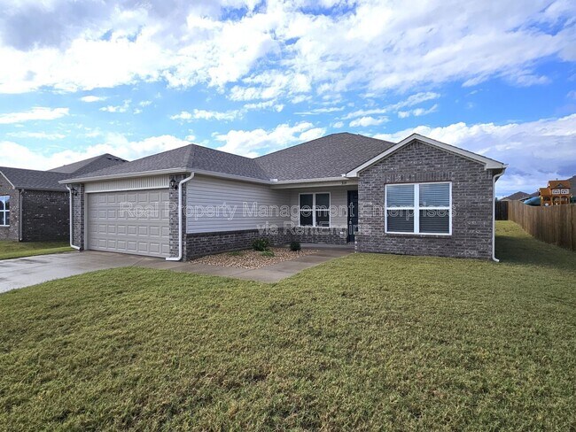 Building Photo - 319 Waterside Dr