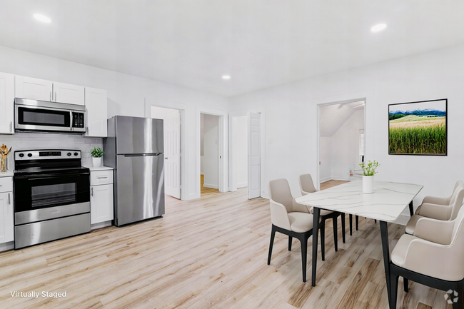 Building Photo - Cozy 3-bedroom, 1.5 -bath apartment Unit 827 S Crockett - 121 W Moore St - 301