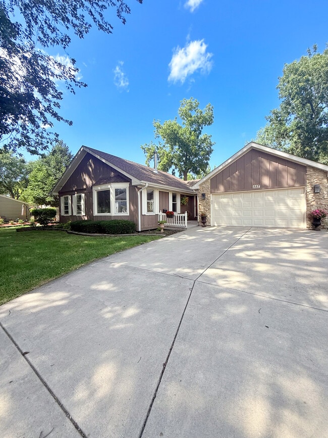 Photo - 557 Hardin Ave