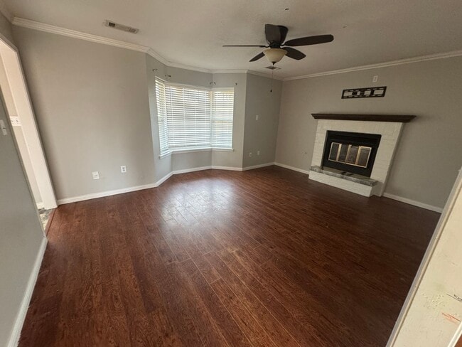 Photo - 3 BEDROOM  2 BATH 2 CAR GARAGE SITTING ON A CORNER LOT.  FEATURES INCLUDE: WASHER & DRYER HOOKUPS...