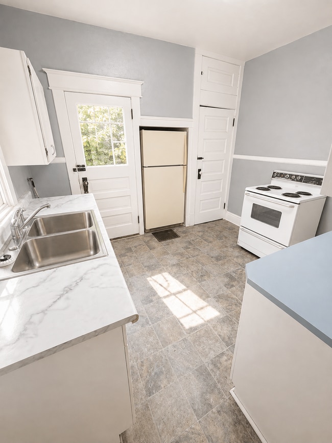Photo - 1131 E Fox St