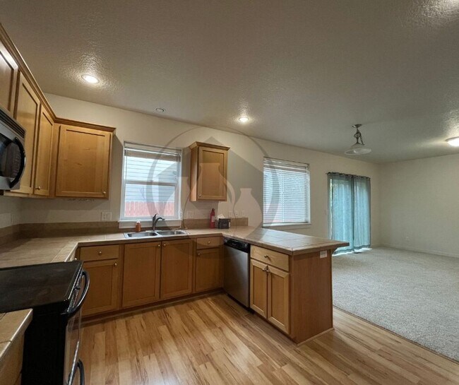 Photo - Keizer House-