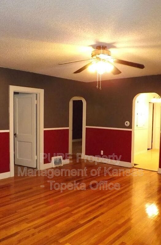 Photo - 214 NW Broadmoor Ave