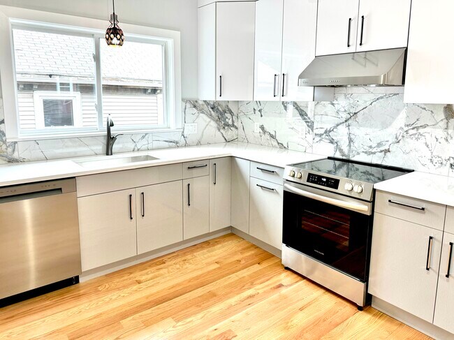 Photo - 190 Hillside St Unit 3