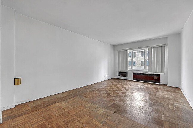 Building Photo - 144 E 84th St Unit 10E