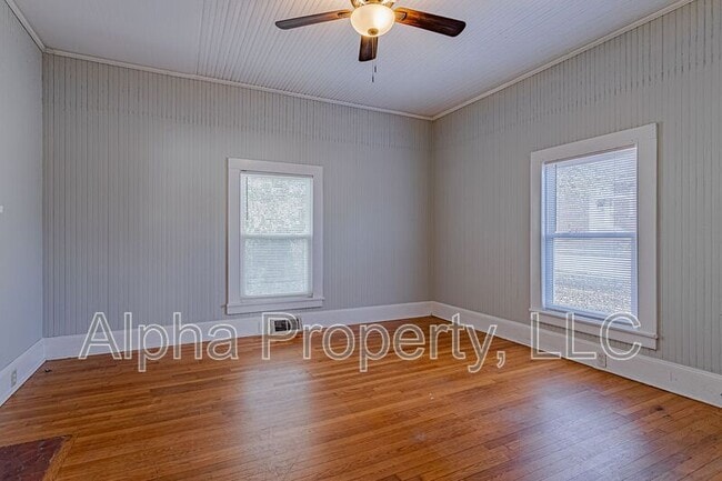 Photo - 678 N Liberty St