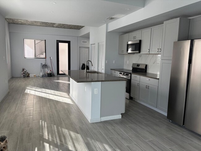 Photo - 1393 NW 31st St