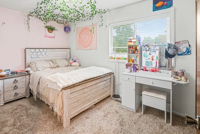 Photo - Rent: $1650, Cute 3 Bedroom Home