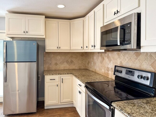 Photo - Lake Front 4 Bedroom / 2 Bath