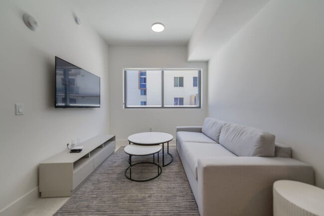 Photo - 239 SW 9th St Unidad FL11-ID1022321P