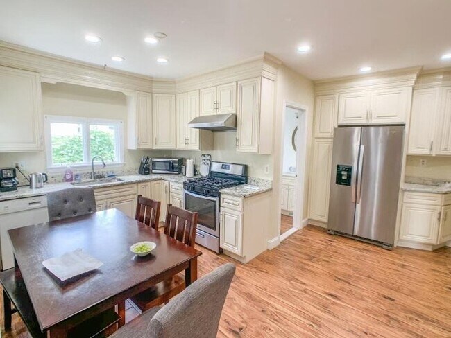 Building Photo - 50 Gardner St