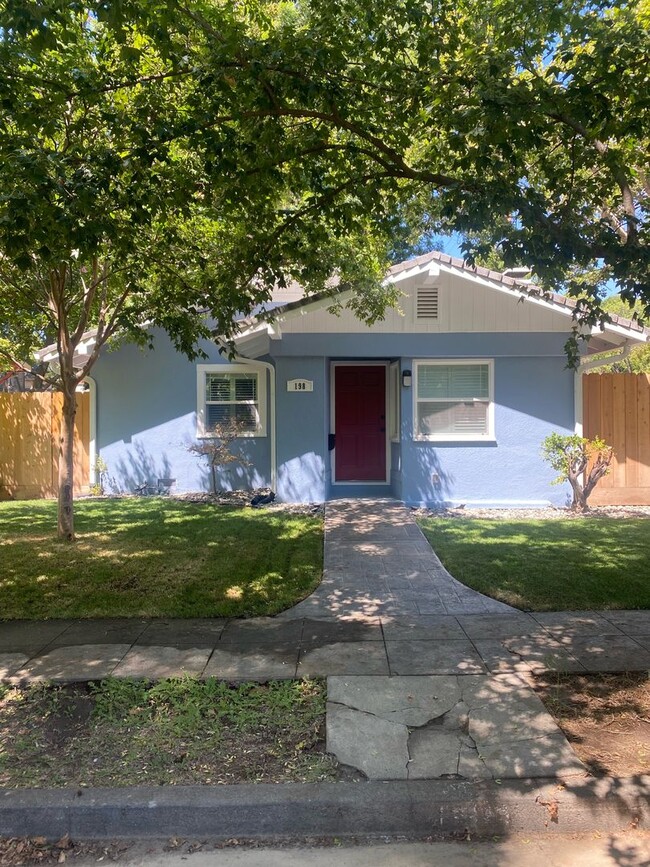 Newly remodeled 2 bedroom/1 bath - Newly remodeled 2 bedroom/1 bath House