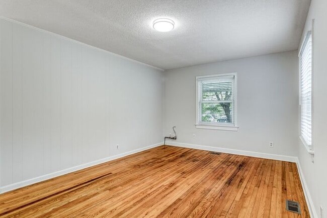 Photo - 2 Bed, 2 Bath in the Garden Homes neighborhood of Greensboro!