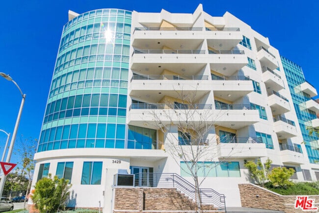 Building Photo - 3429 W Olympic Blvd Unit 402 Rental