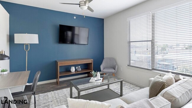 Photo - 750 Fort Worth Ave Unit 307