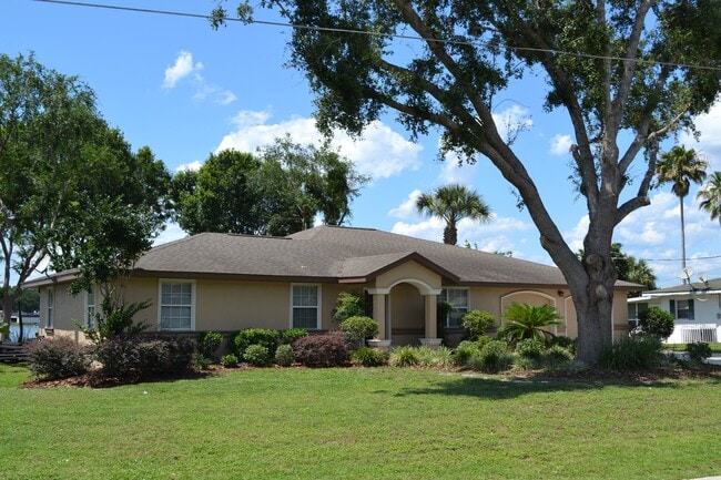 Photo - Lake Weir - Bird Island Rental - 5/3/2 Water Front Living at it's Best! **Available Soon**