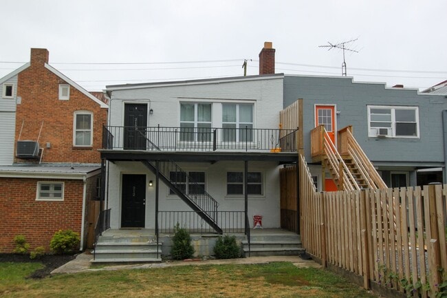 Photo - 212 W Burke St Apartment Unit B