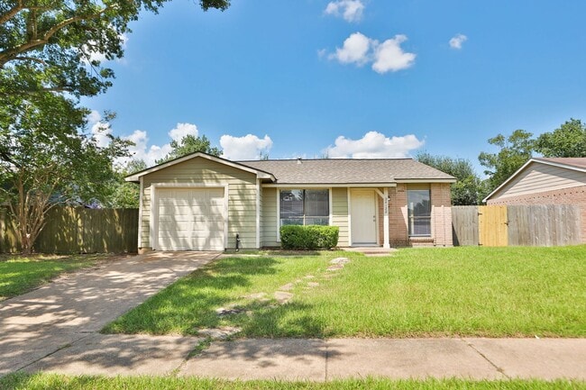 Building Photo - 3 bed / 1 bath home in Hockley - Move in R...