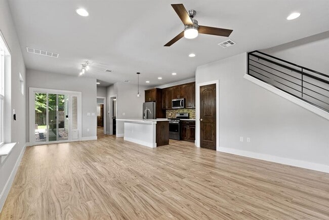 Building Photo - 1125 Walton Ln Unit F