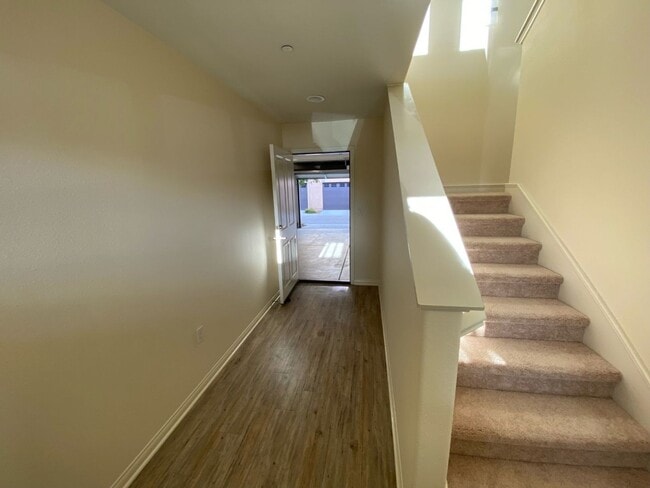 Photo - Spacious Condo 3 bedrooms, 2 bathrooms Built 2016