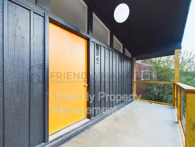 Photo - 304 Hobson St