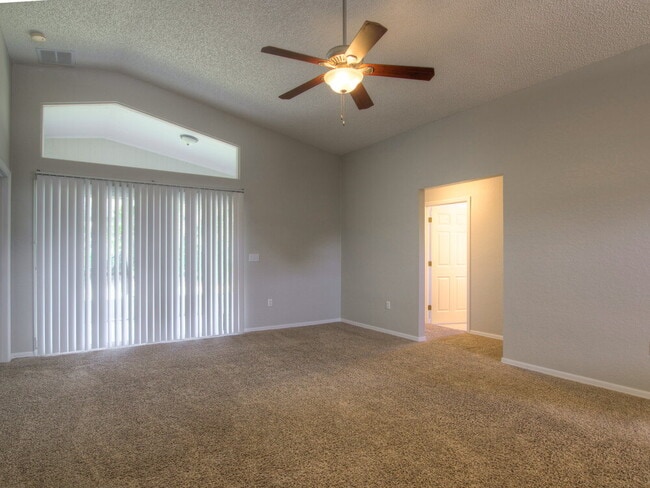 Photo - 827 Summer Glen Dr