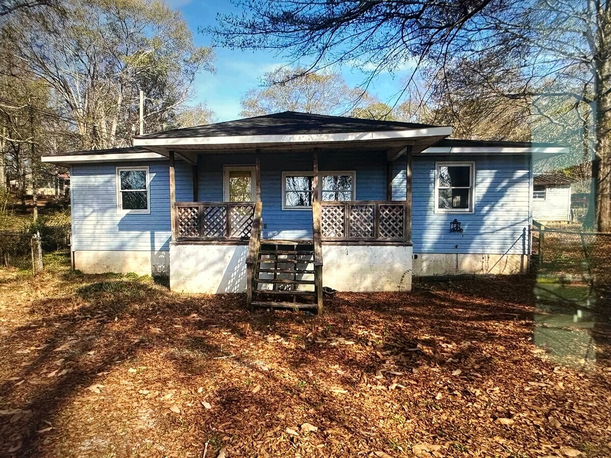 Photo - 210 Elm St House