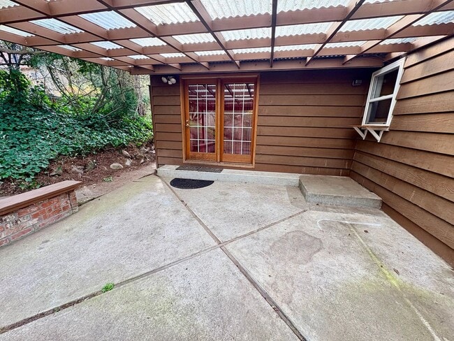 Photo - Spacious three bedroom rambler in Shoreline!