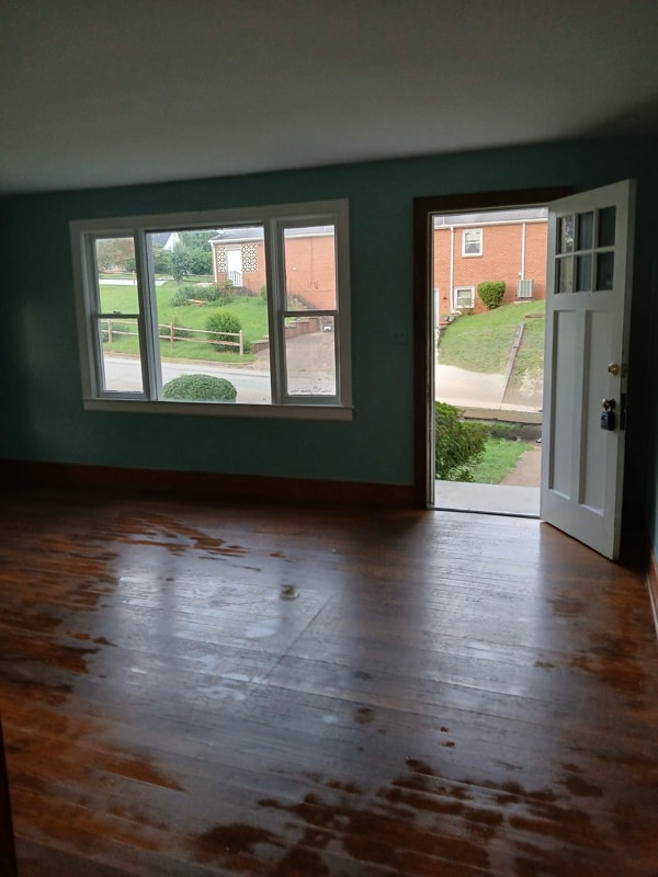 Photo - 1555 Myrtle Ave