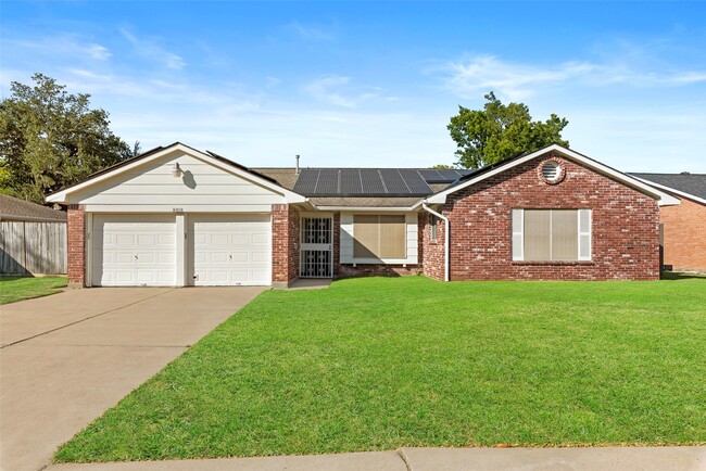 Building Photo - 8818 Edgemoor Dr