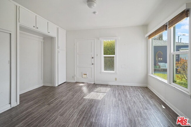 Photo - 216 6th Ave
