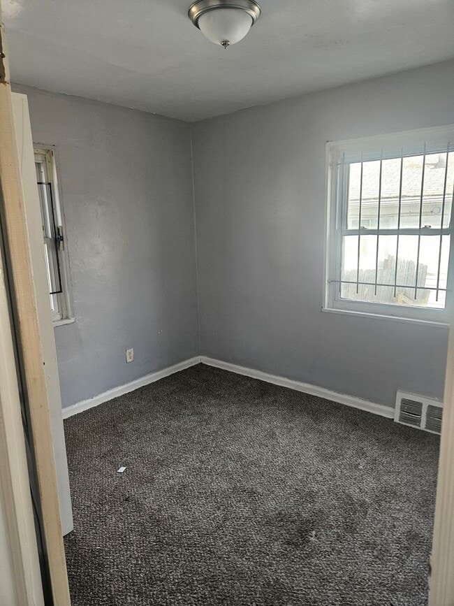 Building Photo - 19319 Grandville- 2 Bedroom, 1 Bathroom