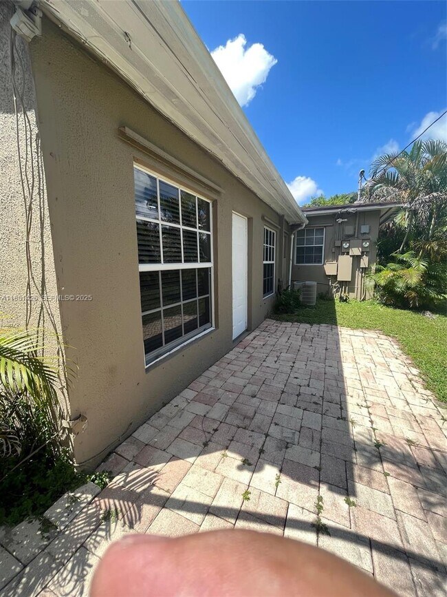 Photo - 2410 Thomas St Unit 3c